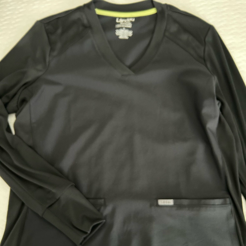 Landau black long sleeve scrub top and jogger pant—size L